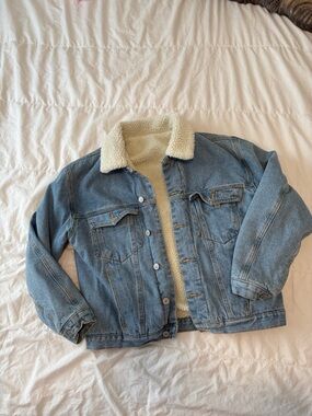 💙John Galt Brandy Melville 
Sherpa-Lined Denim Jacket in Light Blue